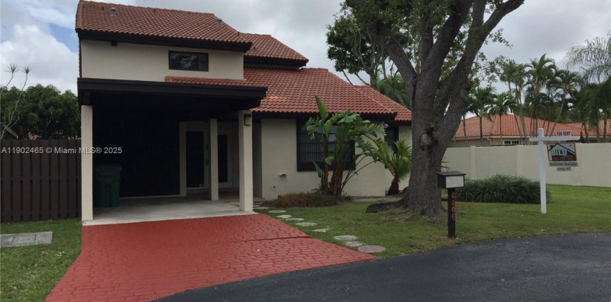 Casa en Miami, Florida 3 dormitorios, 181.35 m2 № 1953870