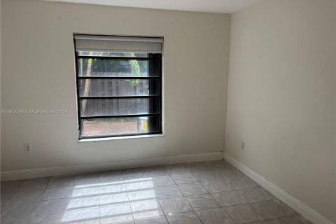 Casa en alquiler en Miami, Florida, 3 dormitorios, 181.35 m2 № 1953870 - foto 18
