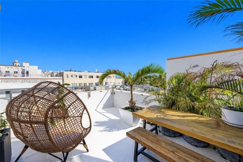 Condo in Miami Beach, Florida, 3 bedrooms  № 2066821 - photo 4