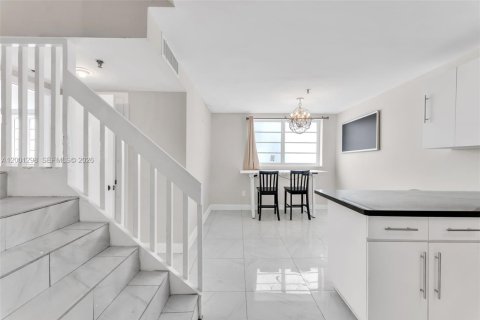 Condo in Miami Beach, Florida, 3 bedrooms  № 2066821 - photo 13