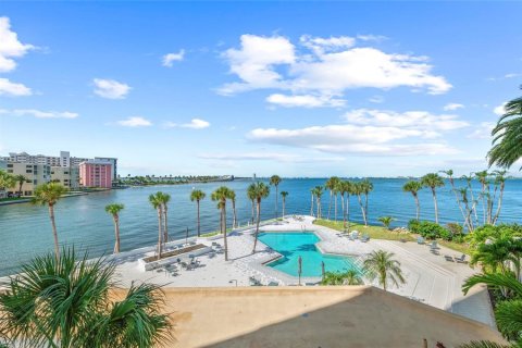 Condominio en alquiler en Sarasota, Florida, 2 dormitorios, 144.46 m2 № 1916363 - foto 2