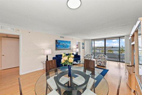 Condominio en alquiler en Sarasota, Florida, 2 dormitorios, 144.46 m2 № 1916363 - foto 9