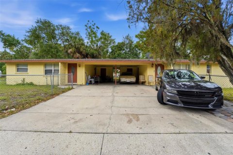 Commercial property in Sarasota, Florida 5 bedrooms, 150.97 sq.m. № 2228481