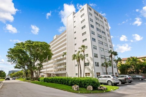 Condo in Fort Lauderdale, Florida, 1 bedroom  № 952449 - photo 1