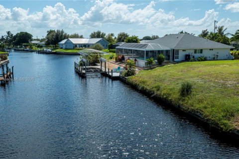 Terreno en venta en Cape Coral, Florida № 1950210 - foto 4