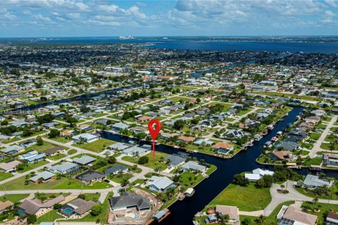 Terreno en venta en Cape Coral, Florida № 1950210 - foto 19