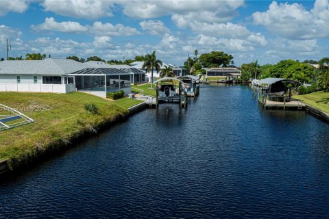 Terreno en venta en Cape Coral, Florida № 1950210 - foto 5