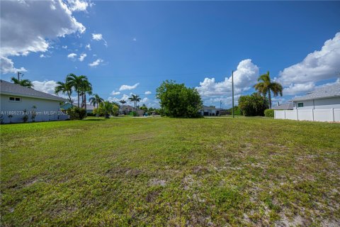 Terreno en venta en Cape Coral, Florida № 1950210 - foto 16
