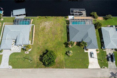 Terreno en venta en Cape Coral, Florida № 1950210 - foto 17