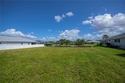 Terreno en venta en Cape Coral, Florida № 1950210 - foto 7