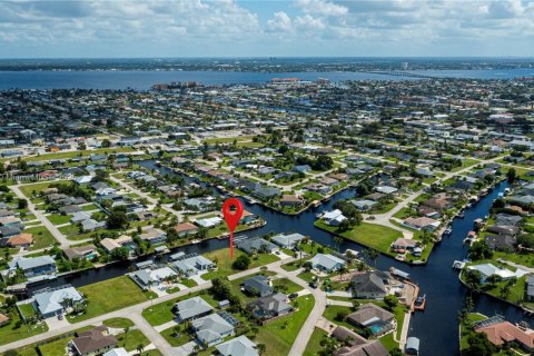 Terreno en venta en Cape Coral, Florida № 1950210 - foto 1