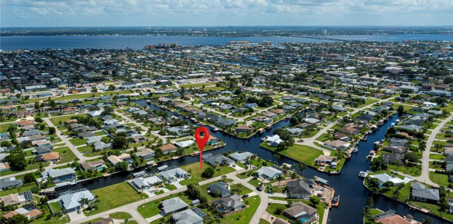 Terreno en Cape Coral, Florida № 1950210