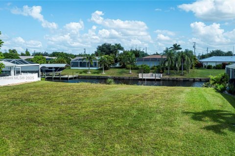 Terreno en venta en Cape Coral, Florida № 1950210 - foto 10