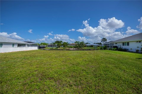 Terreno en venta en Cape Coral, Florida № 1950210 - foto 9