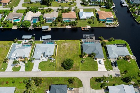 Terreno en venta en Cape Coral, Florida № 1950210 - foto 18