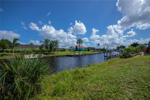 Terreno en venta en Cape Coral, Florida № 1950210 - foto 14