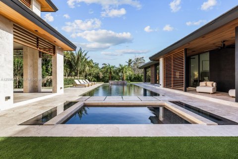 House in Pinecrest, Florida 7 bedrooms, 929.12 sq.m. № 2071400