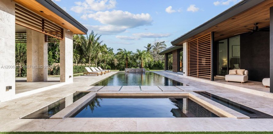 House in Pinecrest, Florida 7 bedrooms, 929.12 sq.m. № 2071400