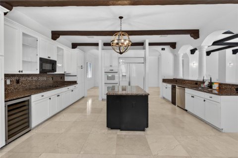 House in Cutler Bay, Florida 6 bedrooms, 438.22 sq.m. № 2075049 - photo 14