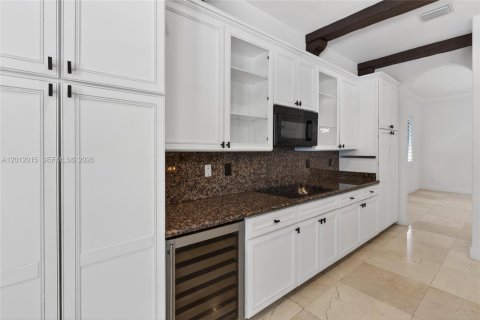 House in Cutler Bay, Florida 6 bedrooms, 438.22 sq.m. № 2075049 - photo 11
