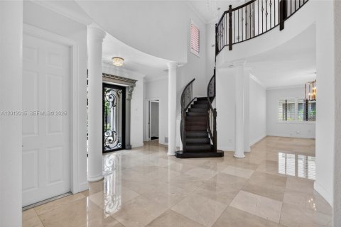 House in Cutler Bay, Florida 6 bedrooms, 438.22 sq.m. № 2075049 - photo 15