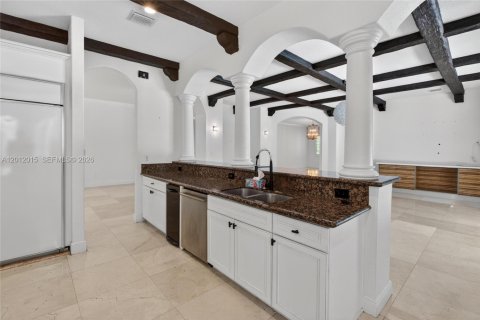 House in Cutler Bay, Florida 6 bedrooms, 438.22 sq.m. № 2075049 - photo 9