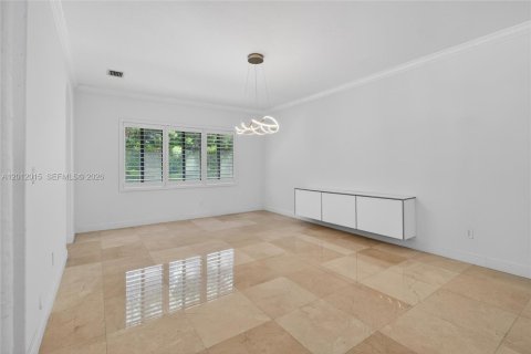 House in Cutler Bay, Florida 6 bedrooms, 438.22 sq.m. № 2075049 - photo 21