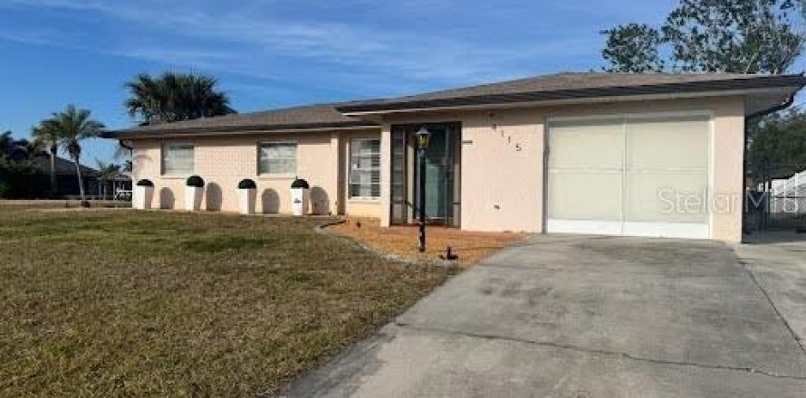 Villa ou maison à Port Charlotte, Floride 3 chambres, 165.83 m2 № 1686942