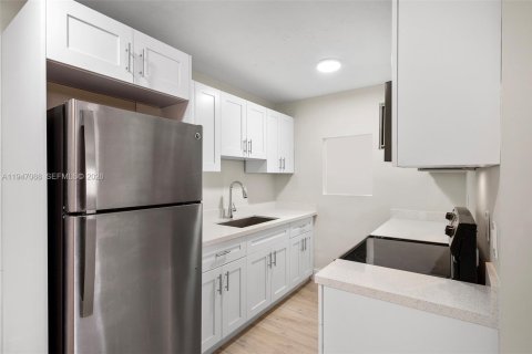 Квартира в Хайалиа, Флорида 1 спальня, 65.03м2 № 2003483