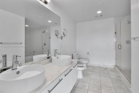 Condo in Miami, Florida, 2 bedrooms  № 1867688 - photo 21