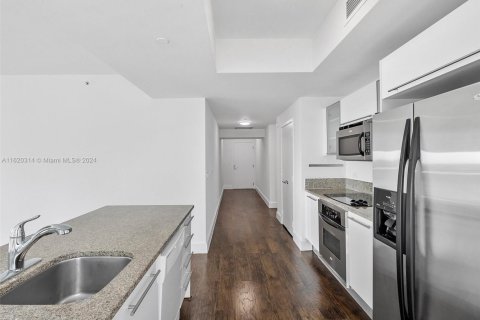 Condo in Miami, Florida, 2 bedrooms  № 1867688 - photo 13