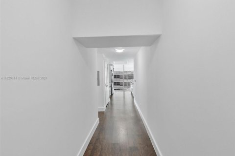 Condo in Miami, Florida, 2 bedrooms  № 1867688 - photo 7