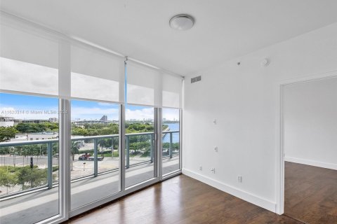 Condo in Miami, Florida, 2 bedrooms  № 1867688 - photo 9