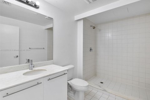 Condo in Miami, Florida, 2 bedrooms  № 1867688 - photo 16