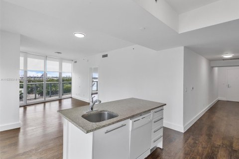 Condo in Miami, Florida, 2 bedrooms  № 1867688 - photo 11