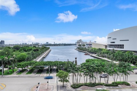 Condo in Miami, Florida, 2 bedrooms  № 1867688 - photo 19