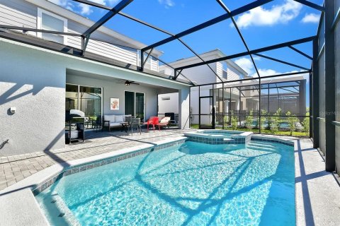 House in Davenport, Florida 5 bedrooms, 293.01 sq.m. № 1918485 - photo 30