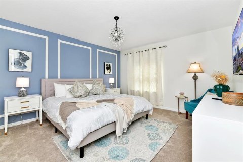 House in Davenport, Florida 5 bedrooms, 293.01 sq.m. № 1918485 - photo 21