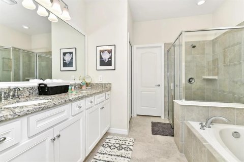 House in Davenport, Florida 5 bedrooms, 293.01 sq.m. № 1918485 - photo 23