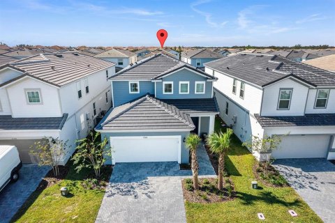 House in Davenport, Florida 5 bedrooms, 293.01 sq.m. № 1918485 - photo 1
