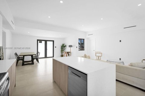 Villa ou maison à vendre à Hallandale Beach, Floride: 3 chambres, 157.84 m2 № 2025166 - photo 5