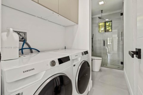 Villa ou maison à vendre à Hallandale Beach, Floride: 3 chambres, 157.84 m2 № 2025166 - photo 17