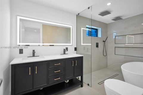 Villa ou maison à vendre à Hallandale Beach, Floride: 3 chambres, 157.84 m2 № 2025166 - photo 9