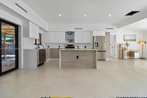 Villa ou maison à vendre à Hallandale Beach, Floride: 3 chambres, 157.84 m2 № 2025166 - photo 2