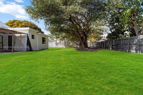 Villa ou maison à vendre à Hallandale Beach, Floride: 3 chambres, 157.84 m2 № 2025166 - photo 19