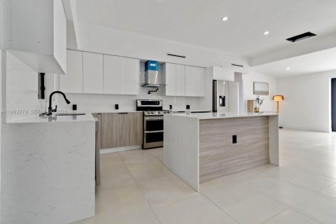 Villa ou maison à vendre à Hallandale Beach, Floride: 3 chambres, 157.84 m2 № 2025166 - photo 3