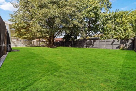 Villa ou maison à vendre à Hallandale Beach, Floride: 3 chambres, 157.84 m2 № 2025166 - photo 18