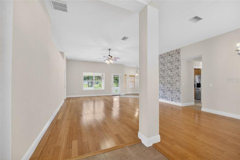 House in Ocala, Florida 4 bedrooms, 206.06 sq.m. № 2113384 - photo 4