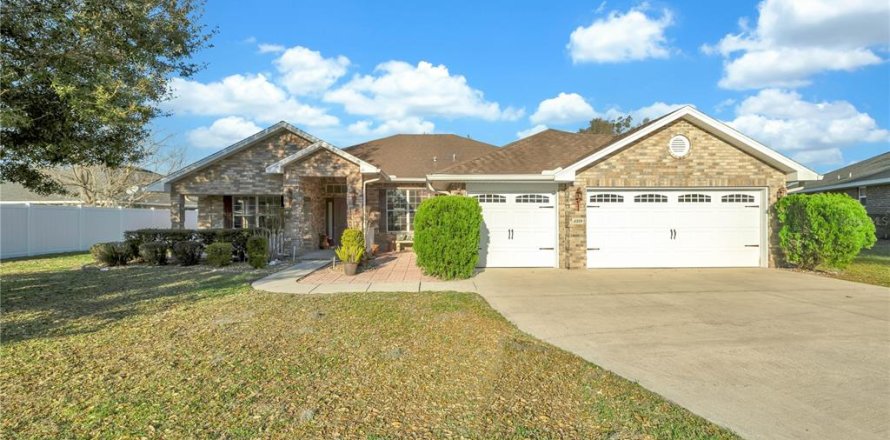 House in Ocala, Florida 4 bedrooms, 206.06 sq.m. № 2113384