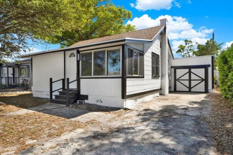 House in Saint Petersburg, Florida 2 bedrooms, 72 sq.m. № 1905898 - photo 1